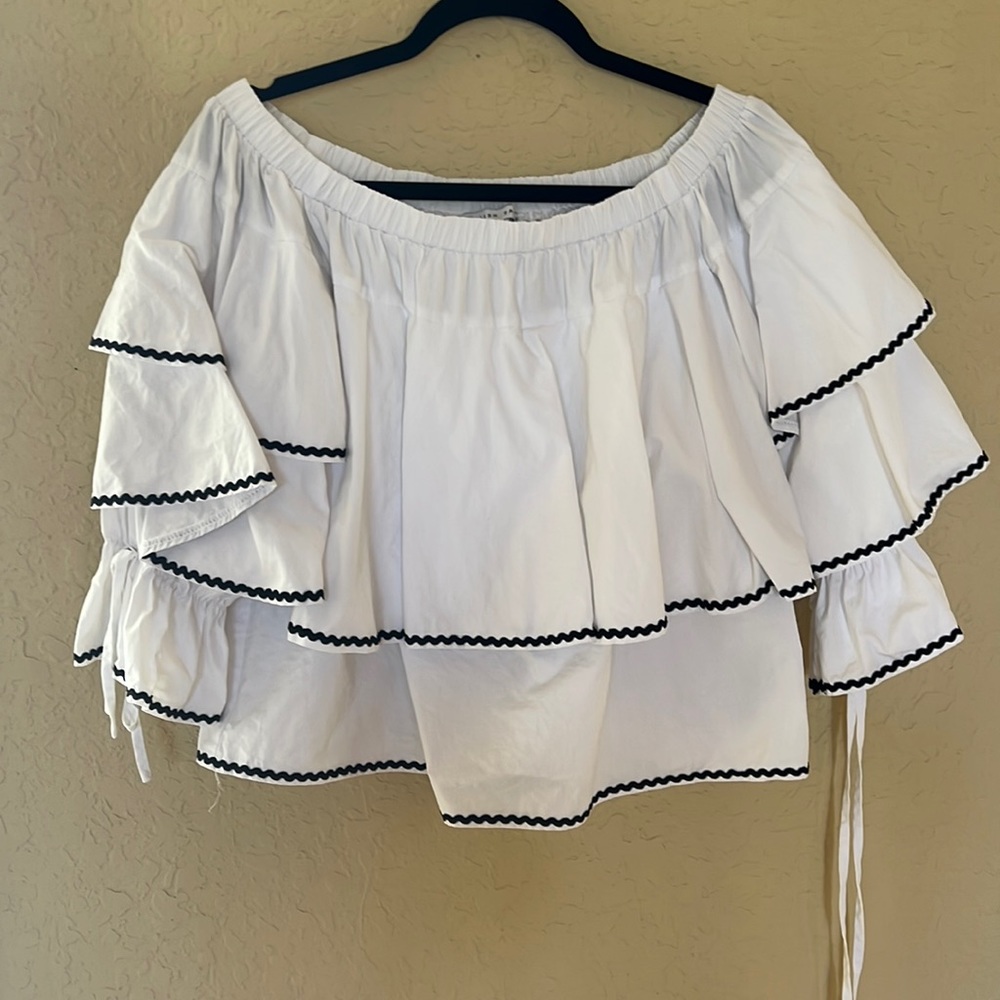 Off shoulder ruffled top